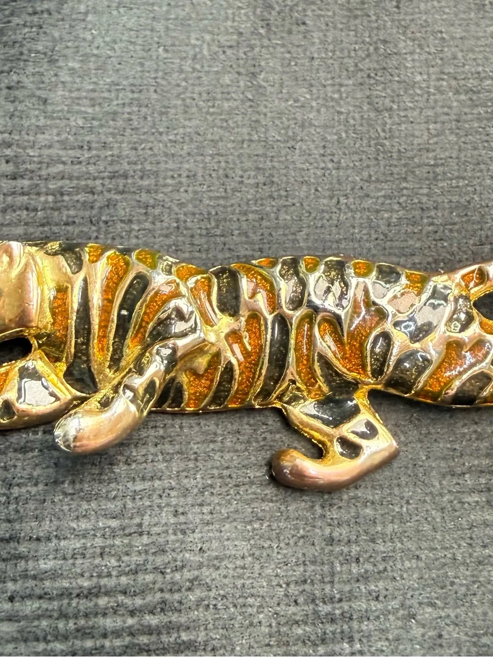 80s Creeping Tiger Vintage Animal Brooch